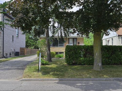 82 Northwood Dr, North York, ON, M2M2K1 | Card Image