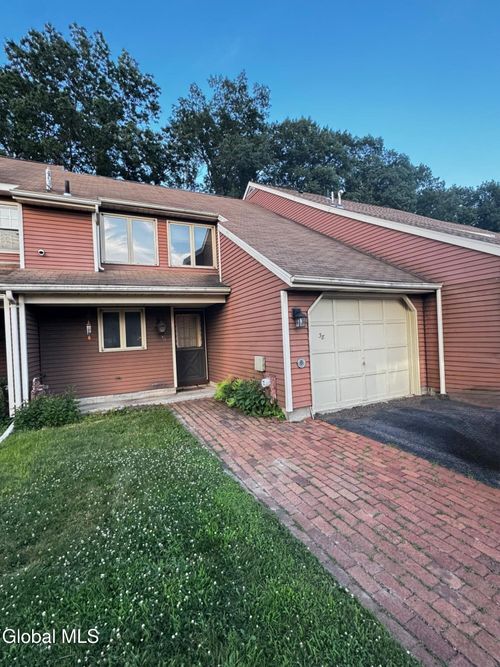 38 Commonwealth Dr, Glenmont, NY, 12077-3212 | Card Image