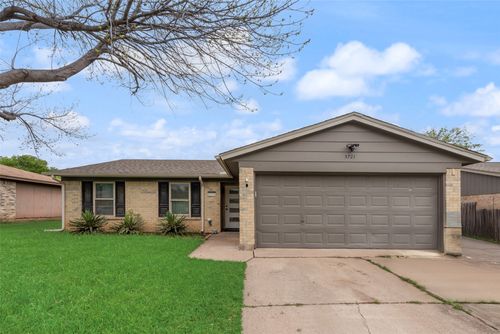 5721 Macneill Dr, Haltom City, TX, 76148-3917 | Card Image
