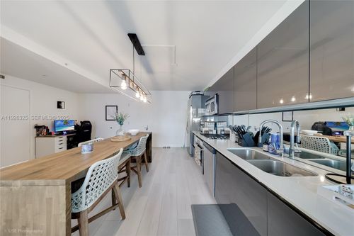 apt-2506-31 Se 6th St, Miami, FL, 33131-3176 | Card Image