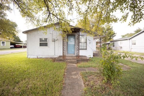 200 Avenue C, Ennis, TX, 75119-6818 | Card Image