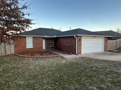 2503 Chanel St, Siloam Springs, AR, 72761-5020 | Card Image