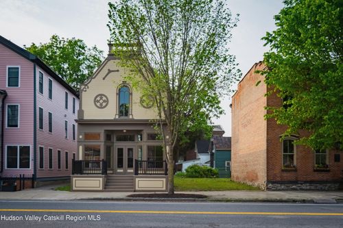 6 Broad St, Kinderhook, NY, 12106-7702 | Card Image