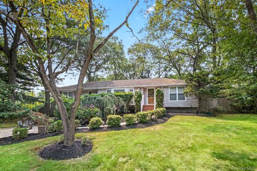 4 Berry Ln, Miller Place, NY, 11764-2203 | Card Image