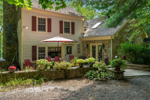 1 Dove Hollow Ln, Hampton, NJ, 08827-2548 | Card Image