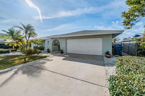 7092 S Shore Dr S, SOUTH PASADENA, FL, 33707-4605 | Card Image