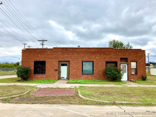 301 W Broadway St, Cushing, OK, 74023-3225 | Card Image