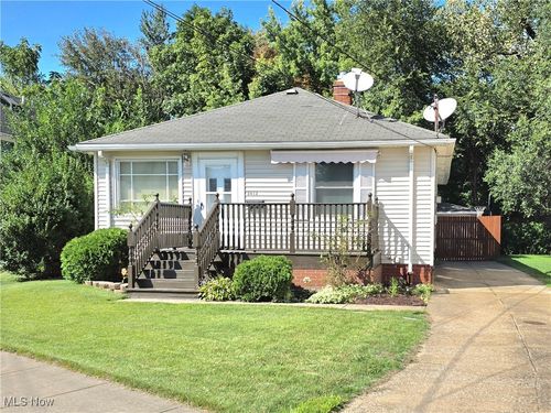 5413 Brow Ave, Newburgh Heights, OH, 44105-4823 | Card Image