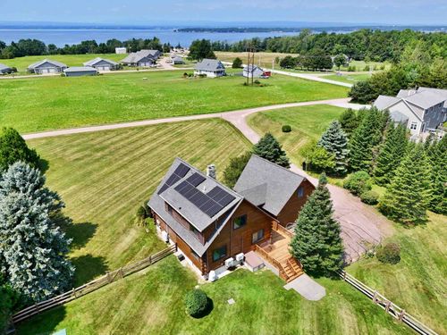 8 Maynard Ct, Grand Isle, VT, 05458-2021 | Card Image