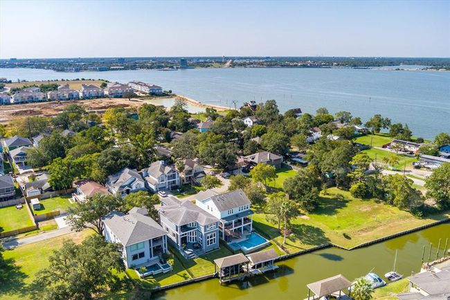 211 Valmar St, House other with 4 bedrooms, 4 bathrooms and 2 parking in Kemah TX | Image 9