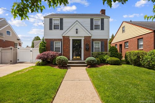 1049 Admont Ave, Franklin Square, NY, 11010-2801 | Card Image