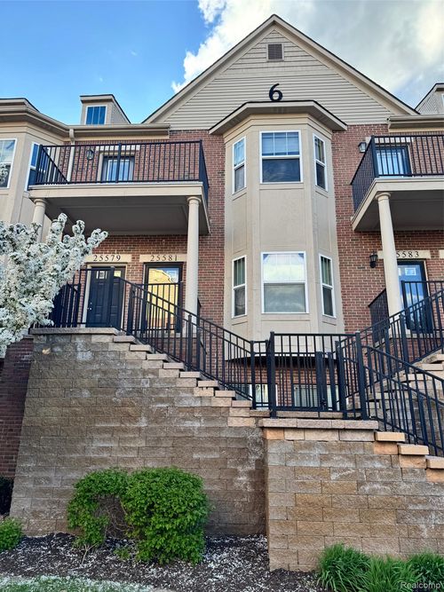 25581 Portico Ln, Novi, MI, 48375-1862 | Card Image