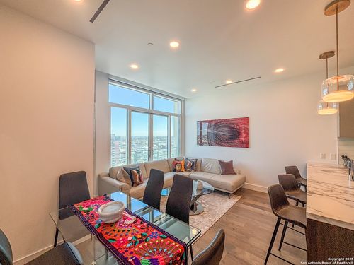 1402-123 Lexington Ave, San Antonio, TX, 78205 | Card Image