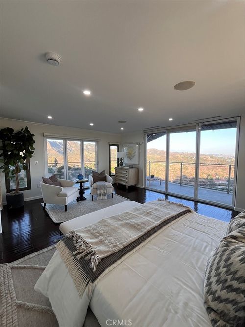 6960 Pacific View Dr, Los Angeles, CA, 90068-2036 | Card Image