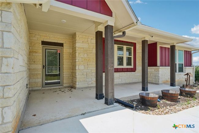 4049 Hickory Forrest Dr, Home with 3 bedrooms, 3 bathrooms and null parking in Seguin TX | Image 4
