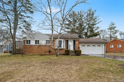 3842 Dill Dr, Waterford, MI, 48329-2134 | Card Image