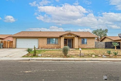 1319 S Pagent Ave, Yuma, AZ, 85364-4126 | Card Image