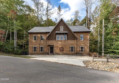 440 Winfield Heights Rd, Gatlinburg, TN, 37738-3156 | Card Image