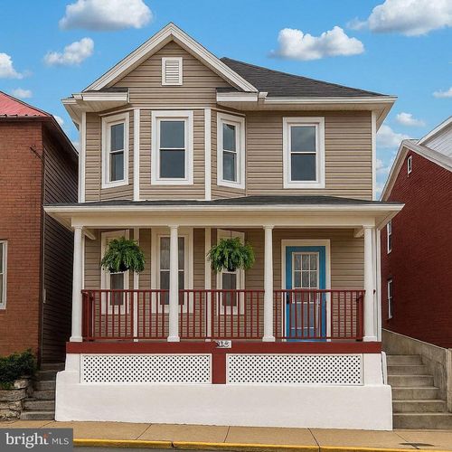 633 N Queen St, MARTINSBURG, WV, 25404-3538 | Card Image
