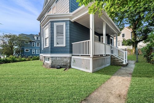 83 Arnold St, Methuen, MA, 01844-3601 | Card Image