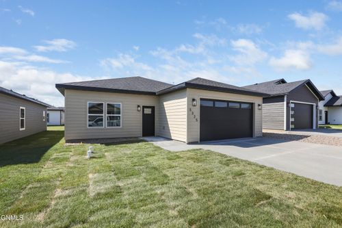 3325 35th Street W, Williston, ND, 58801 | Card Image