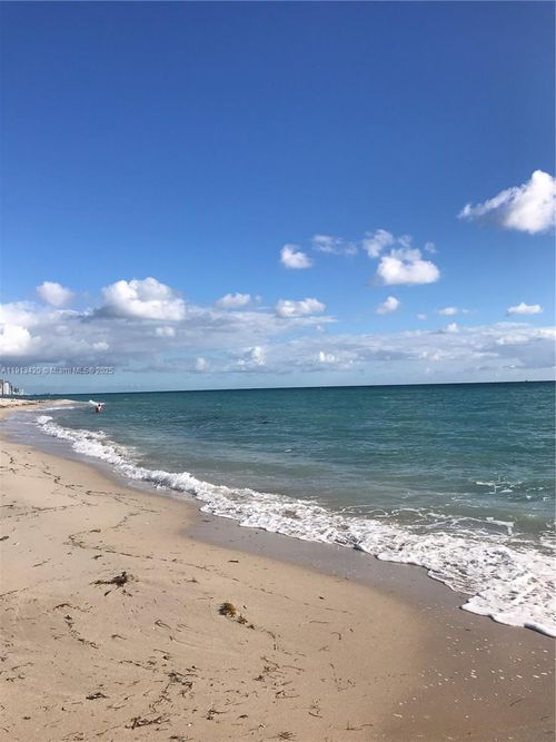 apt-305-8233 Harding Ave, Miami Beach, FL, 33141-5215 | Card Image