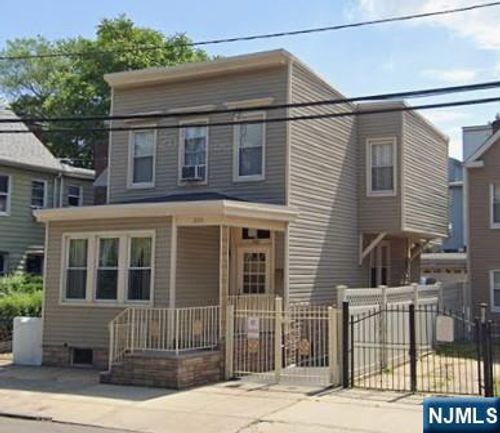 205 Lake St, Newark, NJ, 07104-1145 | Card Image