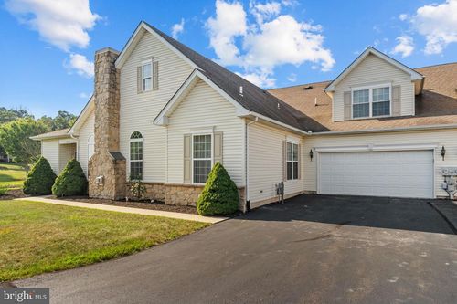 1063 Bordeaux Ln, PENNSBURG, PA, 18073-1226 | Card Image