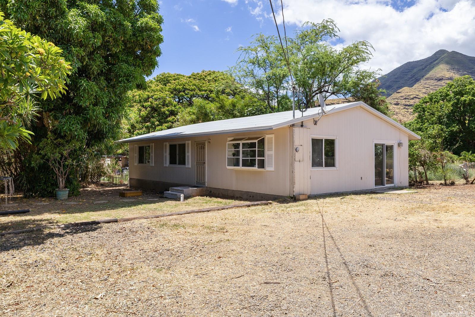 Mano Ave, Waianae, HI 96792