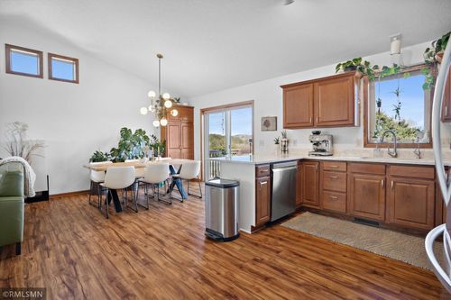 50 Robin Ln, HUDSON, WI, 54016-8700 | Card Image