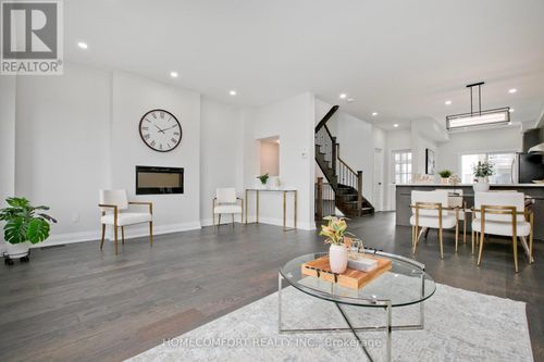 42 Vantage Loop, Newmarket (Woodland Hill), ON, L3X0K6 | Card Image