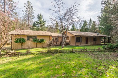 376 Mountain View Dr, Lewiston, CA, 96052 | Card Image