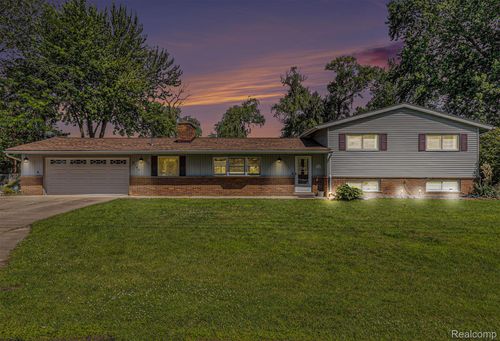 2145 Helmsford Dr, Wolverine Lake, MI, 48390-2426 | Card Image