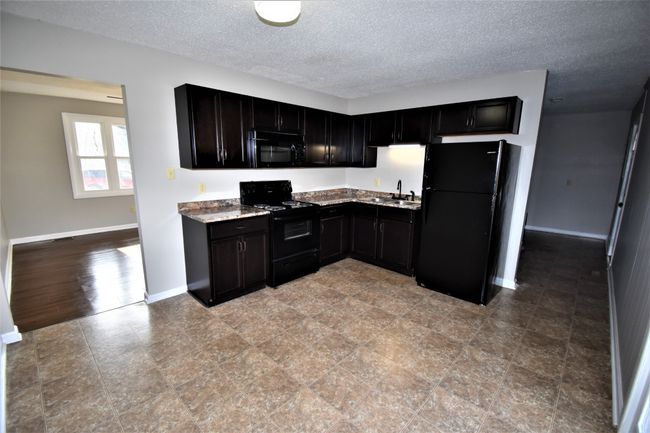 26 Hayes St, House other with 3 bedrooms, 1 bathrooms and 3 parking in Clarksville TN | Image 4