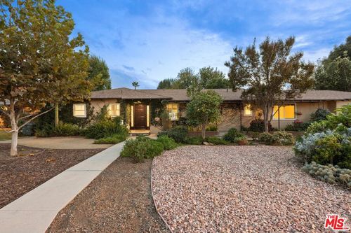 16822 Valerio St, Lake Balboa, CA, 91406-2747 | Card Image