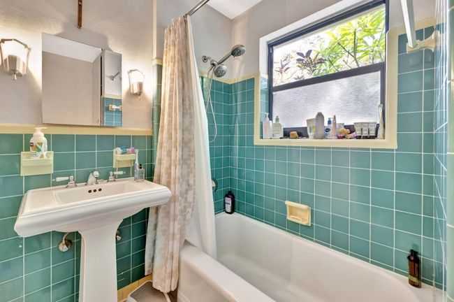 1403 Main bathroom | Image 21