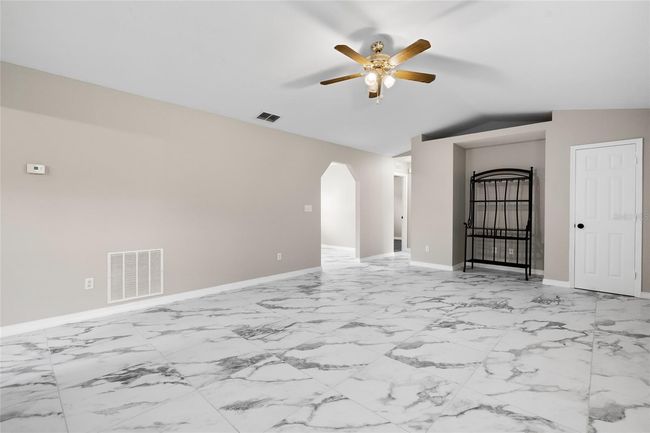 4250 Nw 26 Th Ter, House other with 3 bedrooms, 2 bathrooms and null parking in Ocala FL | Image 5
