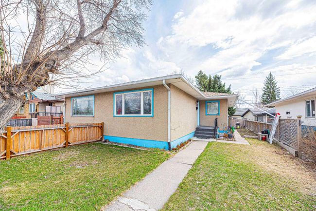 4227 Richmond Road Sw, Home with 3 bedrooms, 2 bathrooms and 2 parking in Calgary AB | Image 2