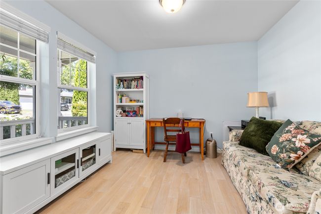6974 Prism St Se, House other with 5 bedrooms, 3 bathrooms and 2 parking in Lacey WA | Image 5