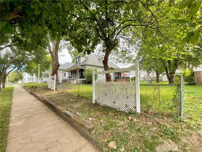 403 S Park Avenue, House other with 4 bedrooms, 2 bathrooms and null parking in Sedalia MO | Image 3