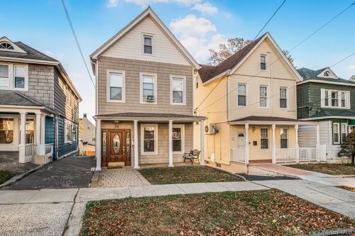32 Glover Ave, Yonkers, NY, 10704-4204 | Card Image