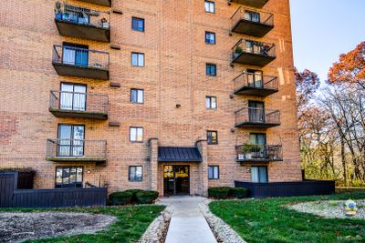 101 - 6040 Lake Bluff Drive, Condo with 2 bedrooms, 2 bathrooms and 2 parking in Tinley Park IL | Image 2