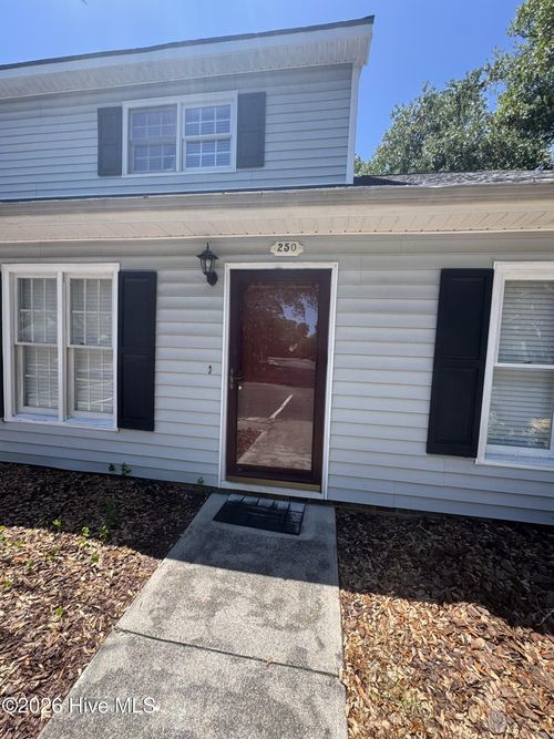 3200 Crystal Oaks Ln, Morehead City, NC, 28557-3334 | Card Image
