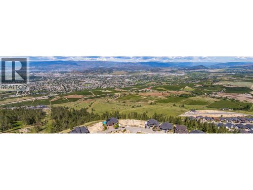 1726 Carnegie St, Kelowna, BC, V1P1T3 | Card Image