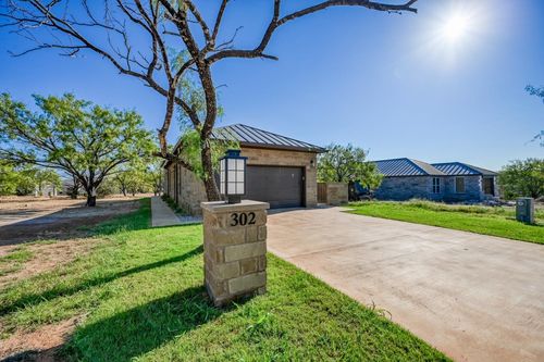 302 Parallel Cir, Horseshoe Bay, TX, 78657-6318 | Card Image