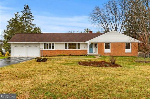 18 Westwood Dr, Ewing, NJ, 08628-1912 | Card Image