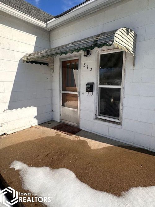 312 S Moore St, Ottumwa, IA, 52501-5051 | Card Image