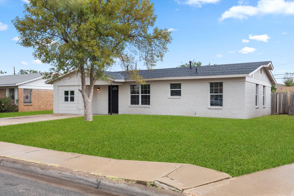 Oak Ave, Midland, TX 79705