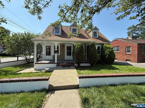 28 Willow St, Elmwood Park, NJ, 07407-1839 | Card Image