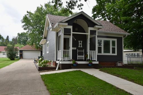 714 7th St, Sibley, IA, 51249-1738 | Card Image